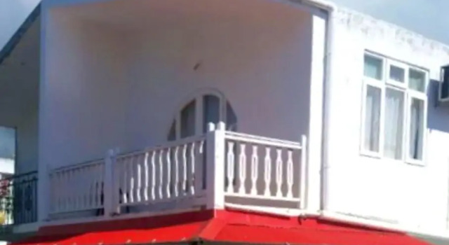 House With in Pereybere With Pool Access and Enclosed Gard