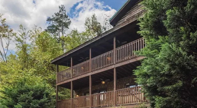 Bears Corner 3 Bedroom Home with Hot Tub