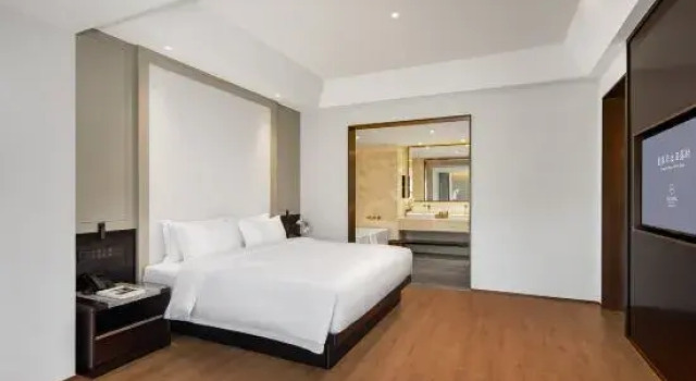 Люкс Yixing Inlong Narada Resort Hotel