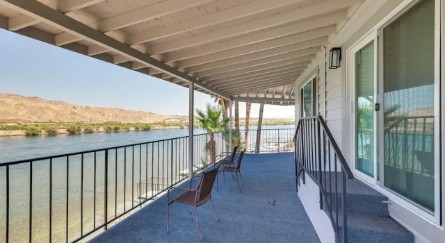 Коттедж Colorado River Views: Waterfront Bullhead Home