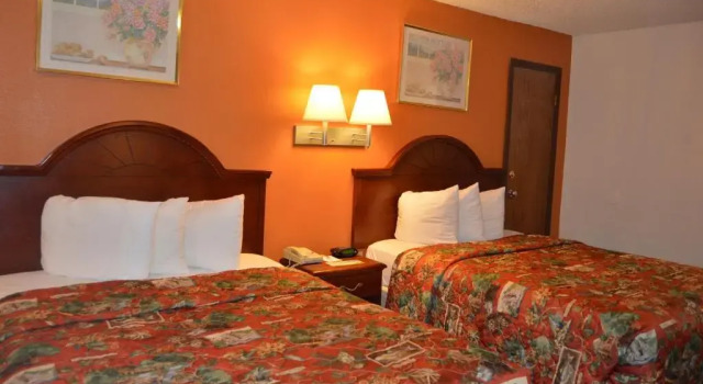 Четырёхместный номер Standard Days Inn by Wyndham El Reno