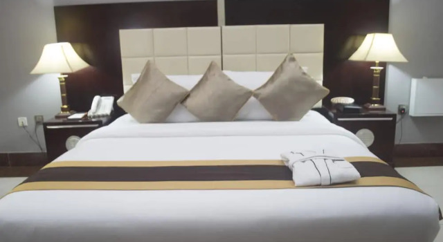 Номер Deluxe с балконом GrandBee Suites
