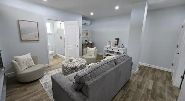 Коттедж Reel 'em Inn - Oak St 3 Bedroom Home by RedAwning