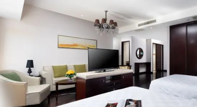 Люкс International Hotel