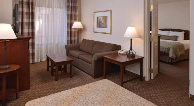 Номер Standard Staybridge Suites Indianapolis-Airport by IHG