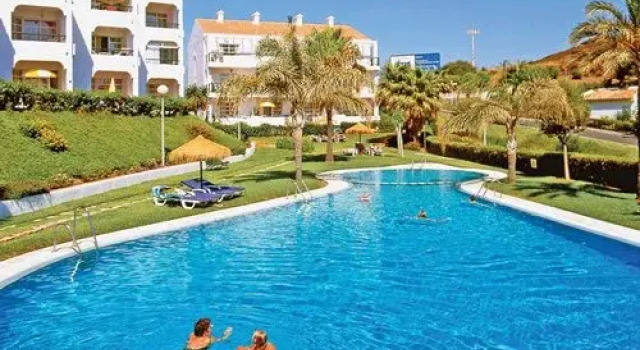 Ramada Hotel&Suites Sierra Marina, 29649  Málaga, Spain, Забронировать Отель Отели Фуэнхирола с бассейном, рядом с Playa del Charcón, Бассейн
