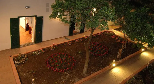 Апартаменты Androsa Apartments