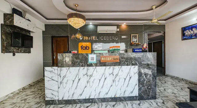 Fabhotel Ice Berg, Rezervovat Hotel Déhrádún Uttarakhand