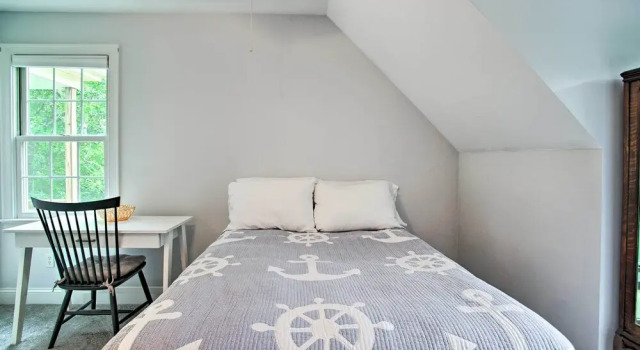 Cape Cod Home w/ Deck ~ 3 Mi to Beaches, Забронировать Дом для отпуска Борн Полуостров Кейп-Код