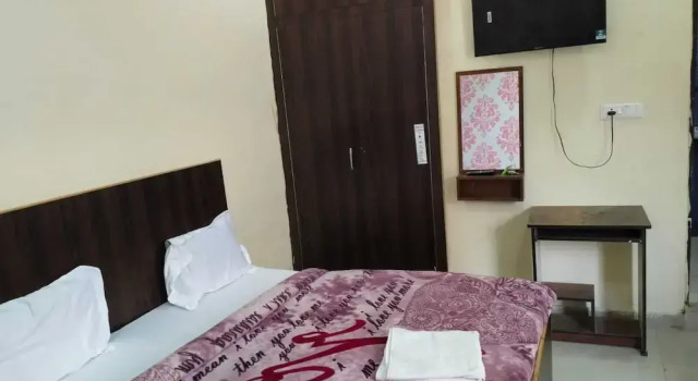 Номер Economy ICY Yellow Kridha Expo Stay