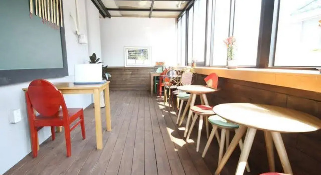 Trick Art Guest House Hongdae, Забронировать Гостевой дом Отели Сеула с парковкой, рядом с Магазин New Balance, Парковка