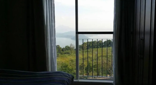 Апартаменты с видом на озеро Taal View or LG Unit 1BR Wifi Near Sky Ranch