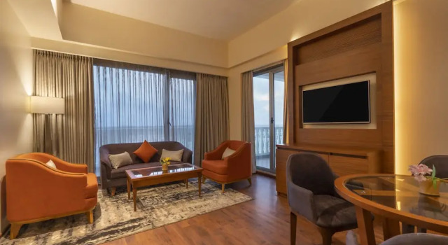 Люкс с балконом The Fern Sattva Resort Dwarka, Series by Marriott