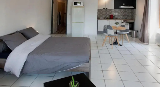 Appartement douillet au bord de l'Yonne, Забронировать Апартаменты/квартира Отели Осер с парковкой, рядом с Музей Леблан-Дювернуа, Парковка