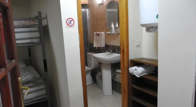 Кровать в общем номере (женский номер) Ali Babas House