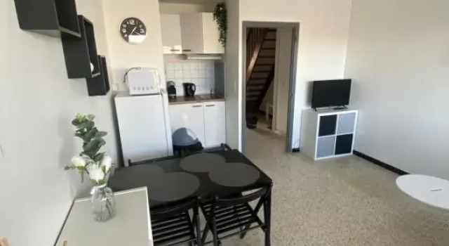 Appartement 50m2 en duplex, Rezerwuj Apartament Hotele w Camargue z parkingiem, Parking