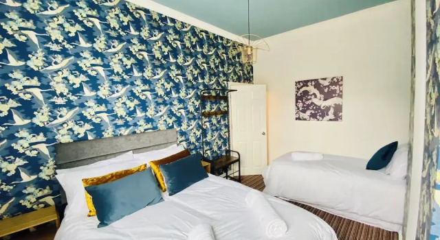 Blackpool - 4 Beds - Sleeps 10 - Pet Friendly, Забронировать Отель Отели Блэкпул 3 звезды, рядом с Конференц-центр Winter Gardens, 3*