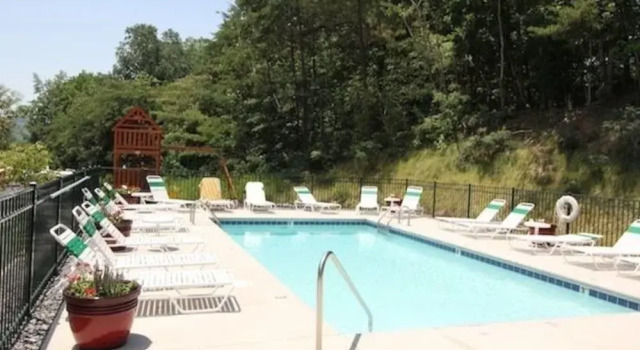 Yogi Bear's Jellystone Park at Pigeon Forge/Gatlinburg, Забронировать Отель Отели Пиджен-Фордж 3 звезды, рядом с Парк "Патриот", 3*