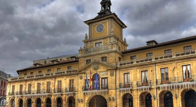 Albergue Turístico La Peregrina, Забронировать Отель Овьедо Астурия, рядом с Статуя Вуди Аллена
