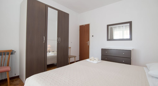 Apartments Grgo, Забронировать Апартаменты/квартира Отели Водице с парковкой, рядом с Частный Пляж Отеля «Кристина», Парковка