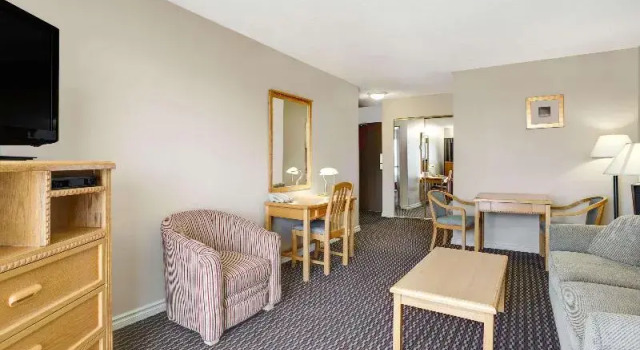 Номер Standard с балконом The Vic, an Ascend Collection Hotel