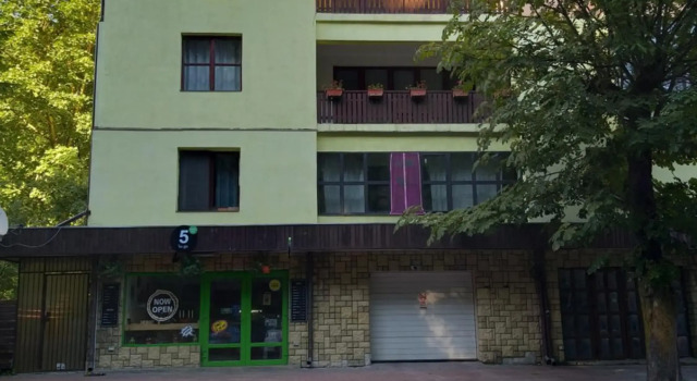 Monik apartament, Забронировать Апартаменты/квартира Отели Синая с парковкой, рядом с Замок Пелеш, Парковка