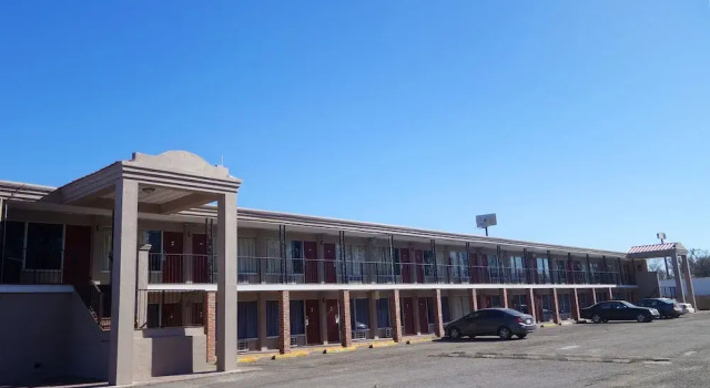 Baton Rouge West Inn, Забронировать Мини-отель Отели Батон-Руж с бассейном, рядом с Emerald Palace Casino, Бассейн