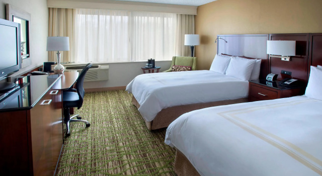 Четырёхместный номер Standard Boston Marriott Peabody