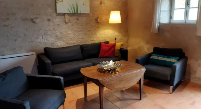 Gîte authentique avec piscine, proche nature et activités, rénové et confortable, jusquà 6 pers. - FR-1-426-96, Забронировать Отель Фонтене-ле-Конт Маре-Пуатвен