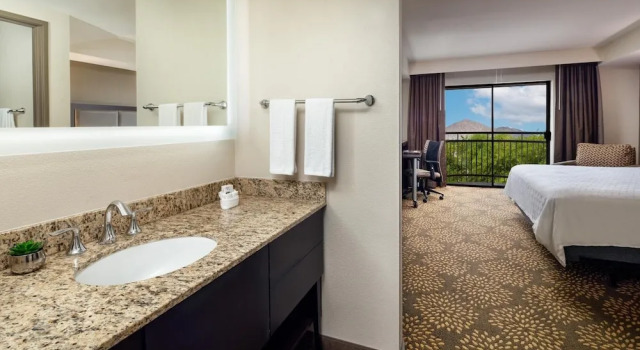 Люкс с 2 комнатами Holiday Inn and Suites Phoenix Airport North by IHG