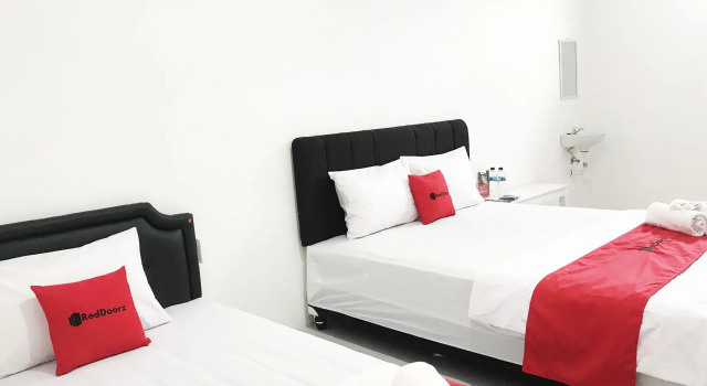 RedDoorz @ Jalan Tanjung Blitar, Book Hotel Hoteller i Blitar med parkering, Parkering