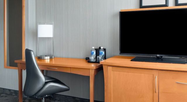 Полулюкс Courtyard by Marriott Edmonton Downtown