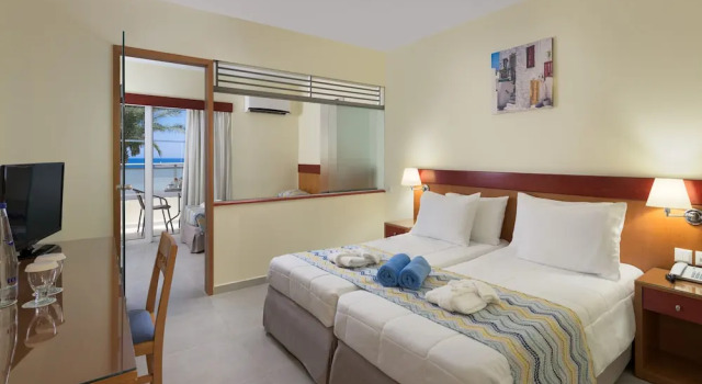 Семейный номер Standard с балконом и с видом на сад Avra Beach Resort