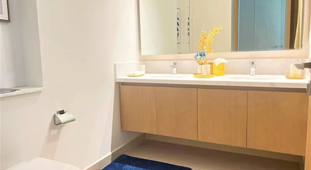 Апартаменты Elegant Luxury Apartment with Stunning Lake Views in Dubai Creek Harbour By ĀYA Boutique