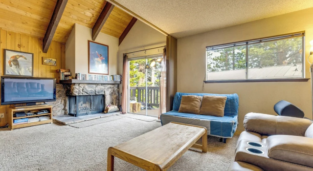 Апартаменты Mammoth Lakes Condo w/ Fireplace & Mountain Views