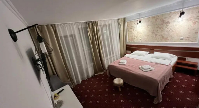 Crescent Hotel, Rezervovat Hotel Hotely v Prahova Valley s parkováním, Parkování