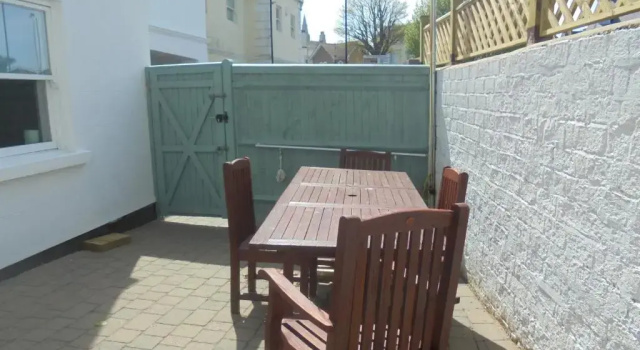 Апартаменты The Beach House Holiday Apartments