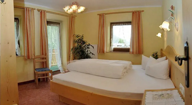 Pension Wetterstein, Rezerwuj Apartament Hotele w Tyrol z parkingiem, Parking