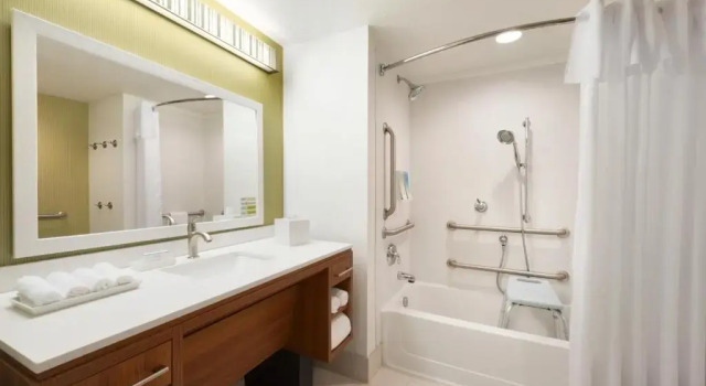 Четырёхместный люкс Home2 Suites by Hilton Milwaukee Brookfield