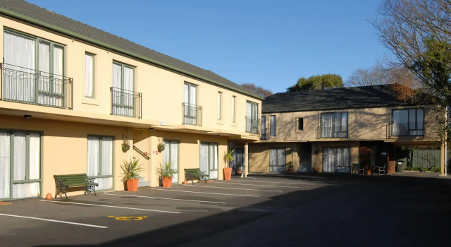Courtesy Court Motel