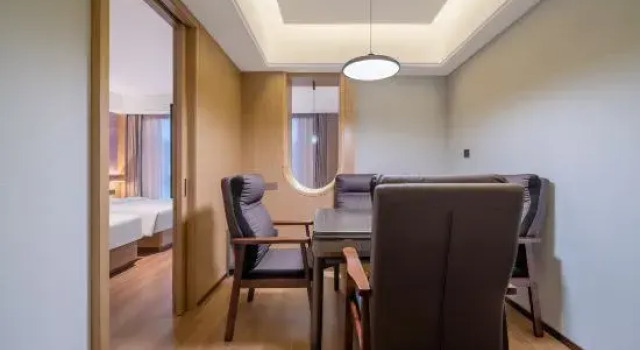 Люкс Business Zhuofeng Langqiao Hotel (Zhuoshui Branch)