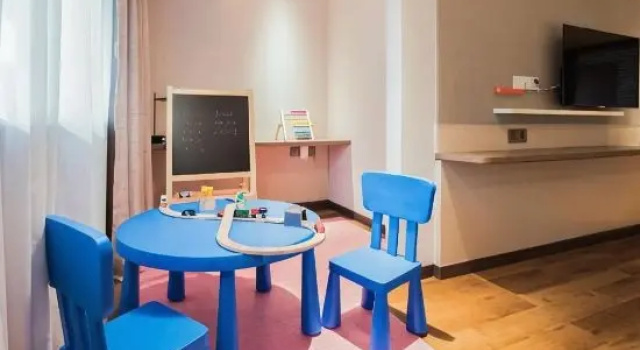 Одноместный номер Standard с видом на озеро Holiday Inn Express Guizhou Qinglong by IHG