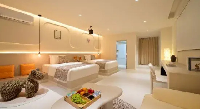 Люкс Nalati Sky Beyond Holiday Inn
