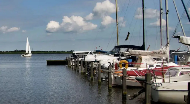Houseboat in Netherlands with Private Dock, Забронировать Отель Отели Норда 3 звезды, 3*