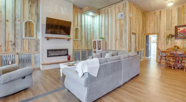 Downtown Lineville Vacation Rental ~ 10 Mi to Lake, Prenota Appartamento Hotel a Alabama con parcheggio, Parcheggio