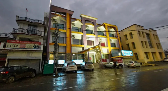Hotel Rockstar by OYO Rooms, Buchen Sie Hotel Paonta Sahib 