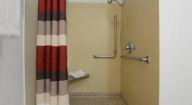Четырёхместный номер Deluxe Red Roof Inn San Dimas - Fairplex