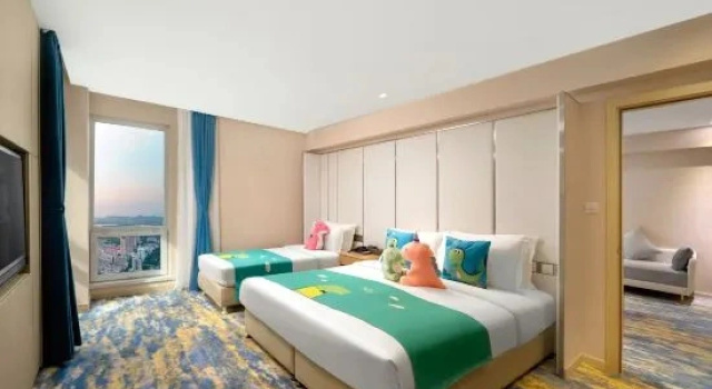 Трёхместный семейный люкс Wanda Holiday Hotel