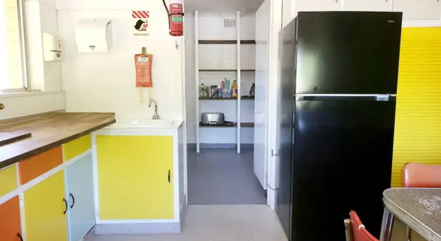 Коттедж Deluxe с 3 комнатами Sea Lake Motel-24 Hour Check-In Private Ensuite Rooms