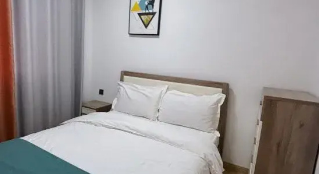 Семейный люкс Deluxe с 2 комнатами с балконом eStay Residence (Fuxian Lake International Tourist Resort store)